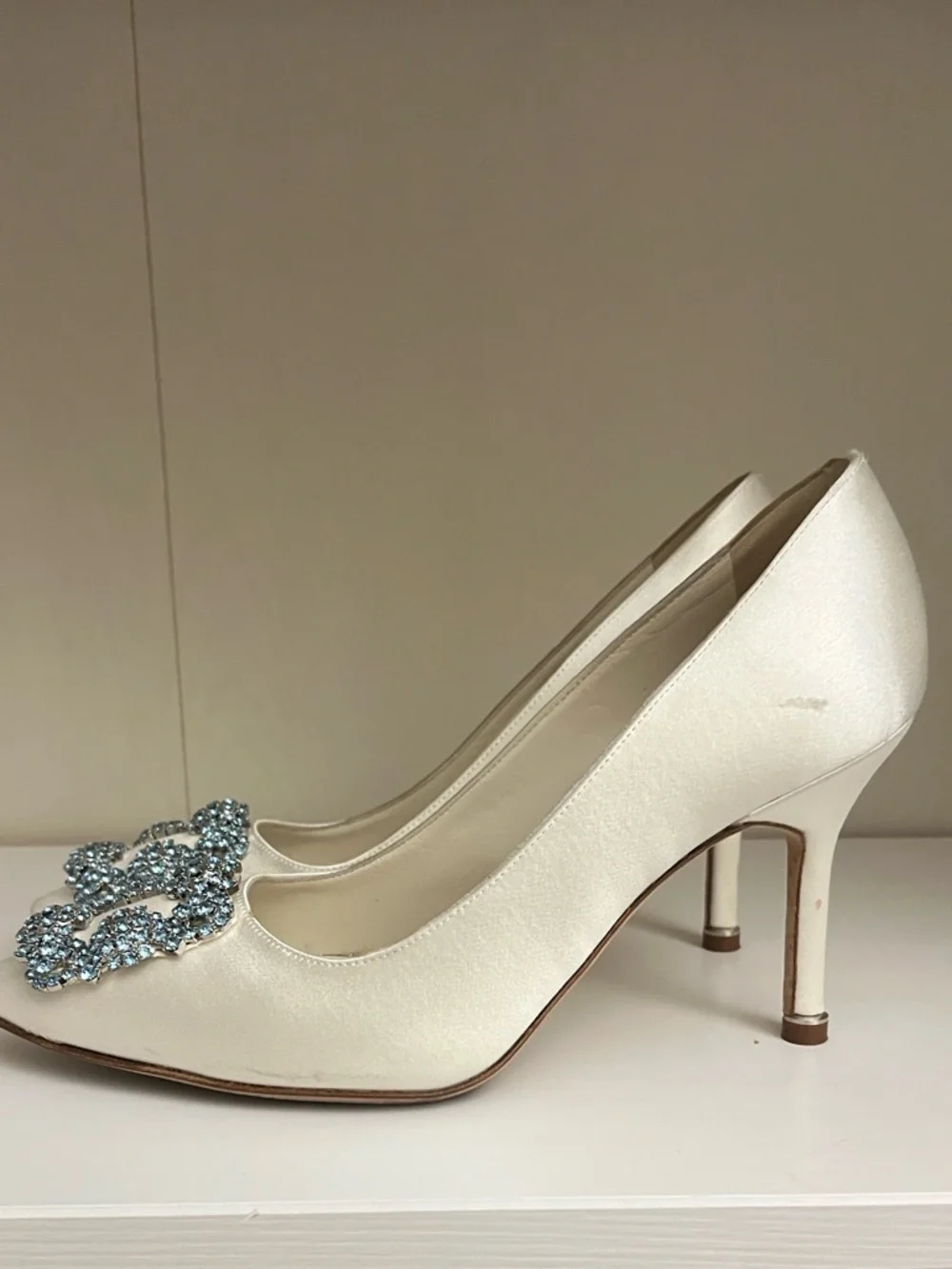 Manolo Blahnik Hangisi 90 Satin Pump with Blue Crystal Buckle 35.5 - Picture 11 of 15